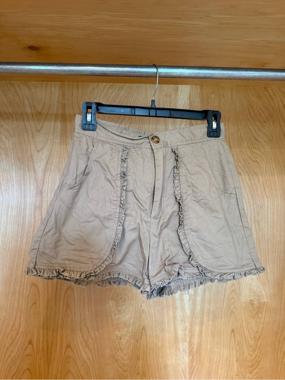dear creatures High-Waist Ruffle-Trim Shorts in Beige